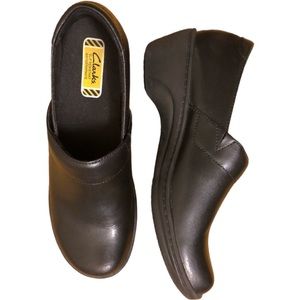 🌸Clarks Slip Resistant  Nursing Clogs